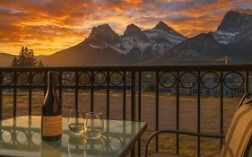 Luxury 3B Mountain Views- Pool & Hot Tub -Sleeps 10
