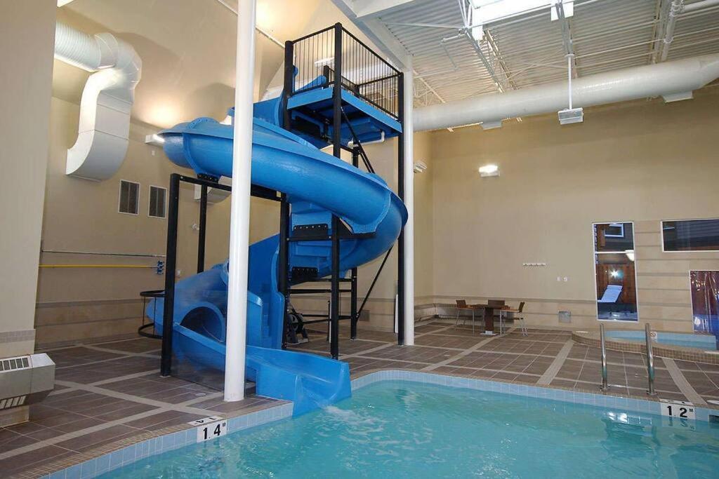 Luxury 3B Mountain Views- Pool & Hot Tub -Sleeps 10 Villa Canmore Exterior photo